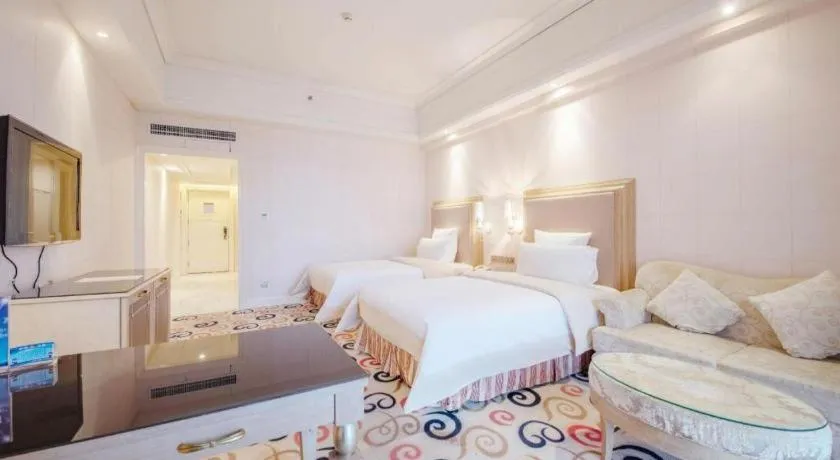 Bed in Babylon Hotel