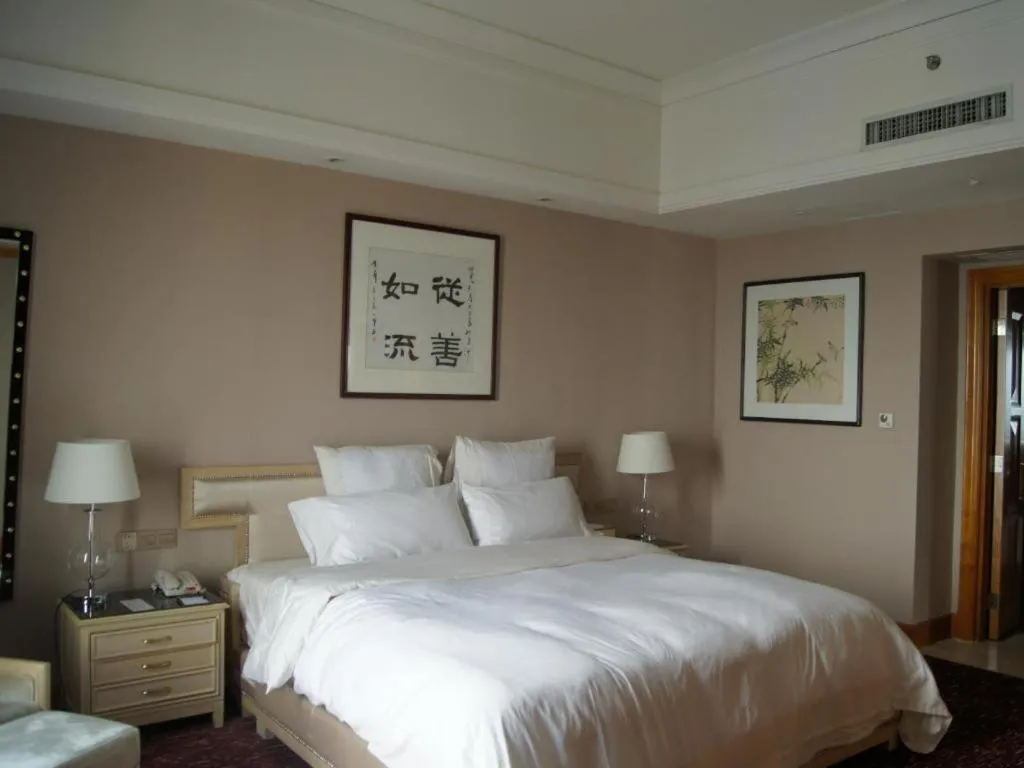 Bed in Babylon Hotel