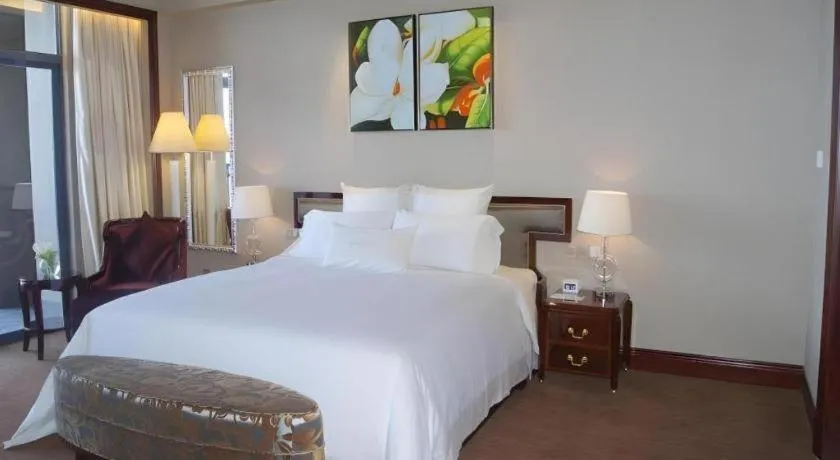 Bed in Babylon Hotel