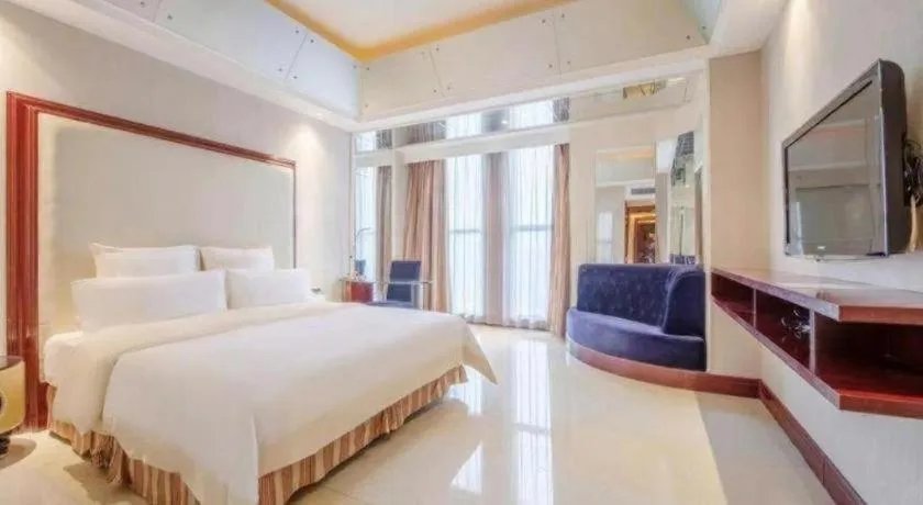 Bed in Babylon Hotel