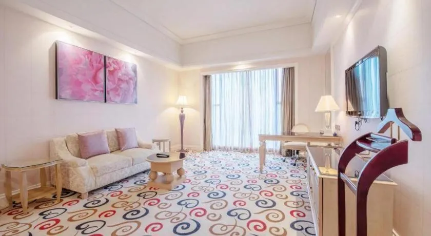 Bed in Babylon Hotel