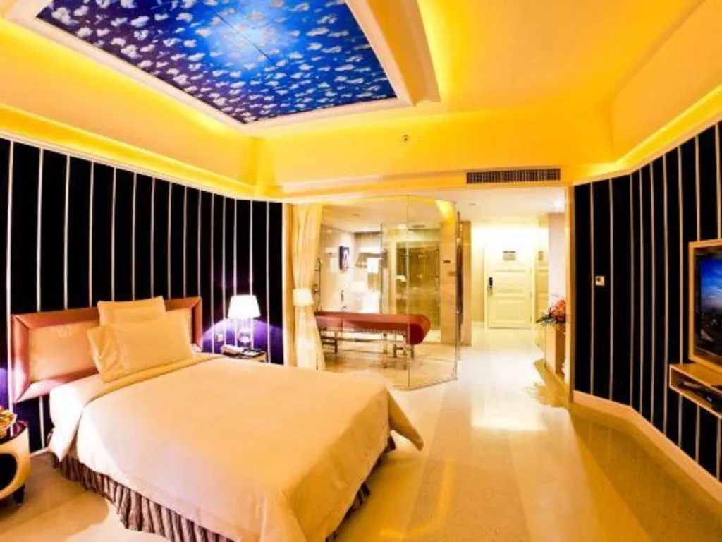 Bed in Babylon Hotel