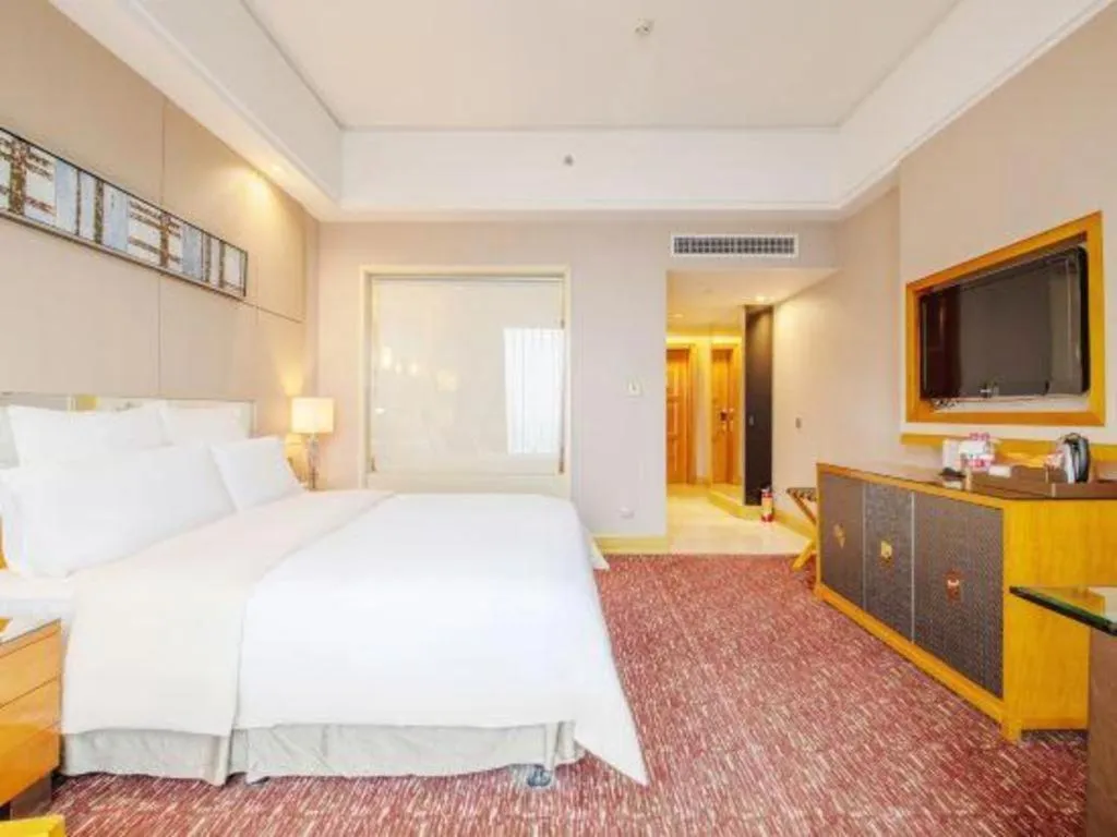 Bed in Babylon Hotel