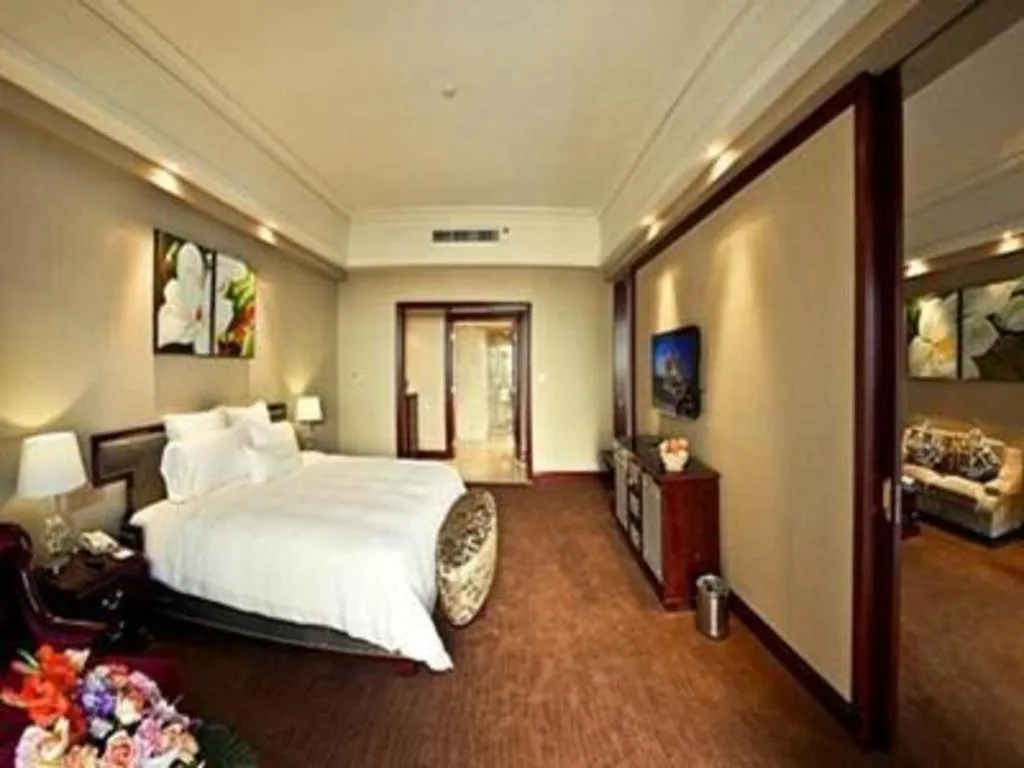 Bed in Babylon Hotel