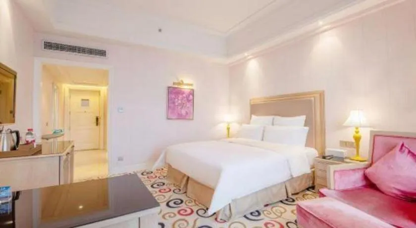 Bed in Babylon Hotel