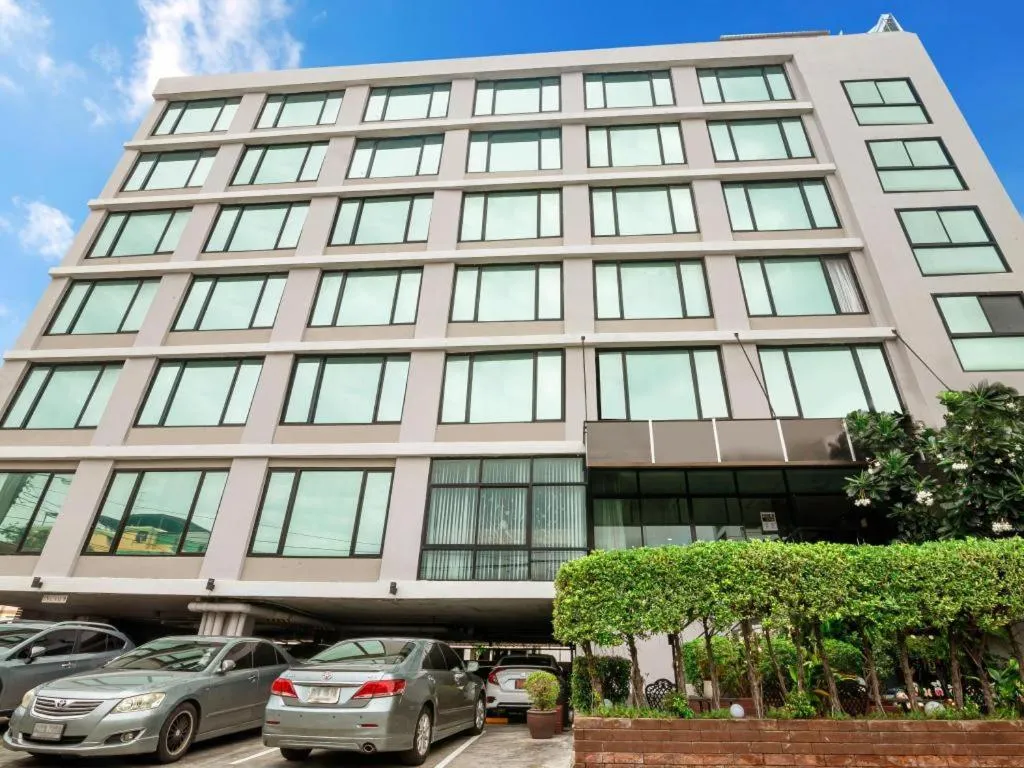 B2 Bangkok Srinakharin Boutique & Budget Hotel