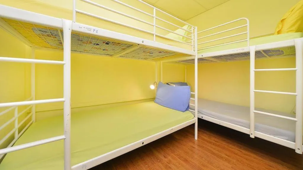 Bed in Vintage Inn @ Clarke Quay