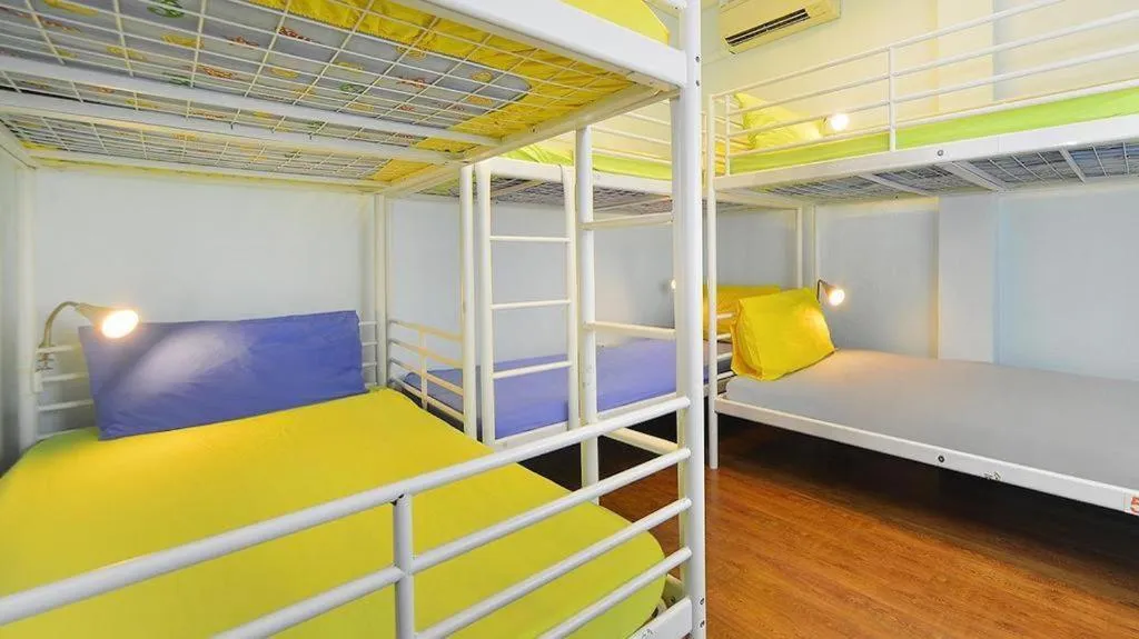 Bed in Vintage Inn @ Clarke Quay