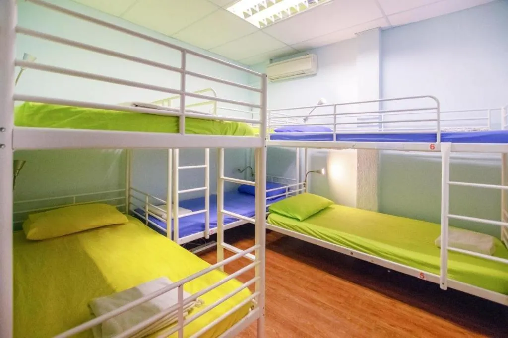 Bed in Vintage Inn @ Clarke Quay