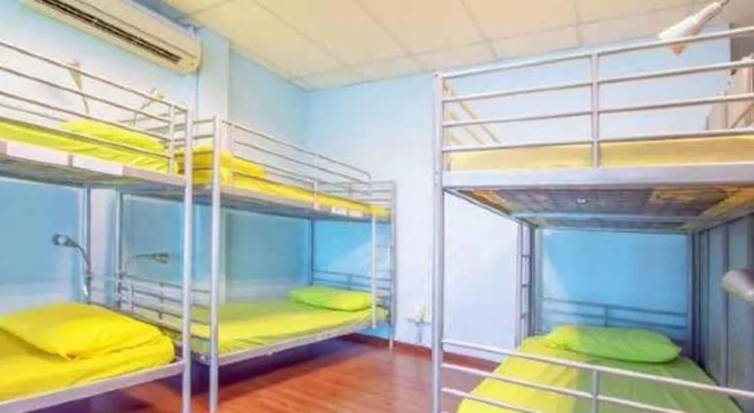 Bed in Vintage Inn @ Clarke Quay