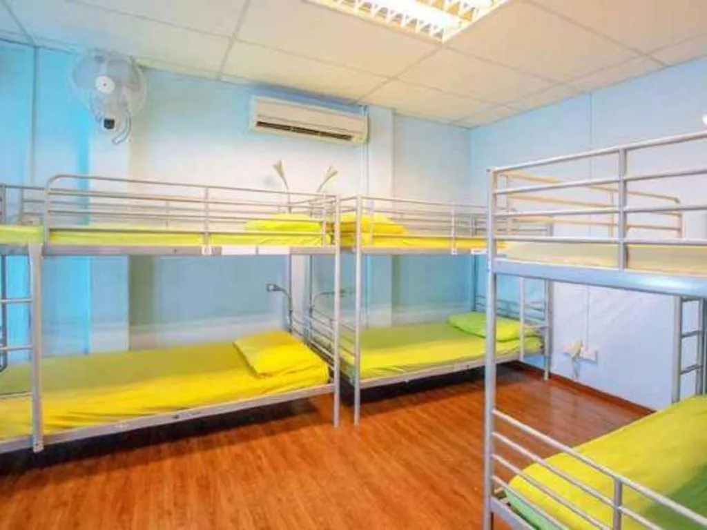 Bed in Vintage Inn @ Clarke Quay