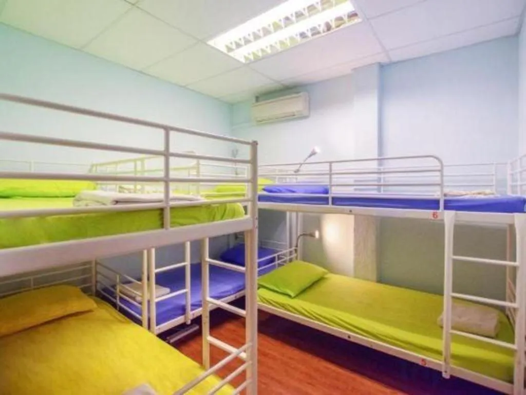 Bed in Vintage Inn @ Clarke Quay