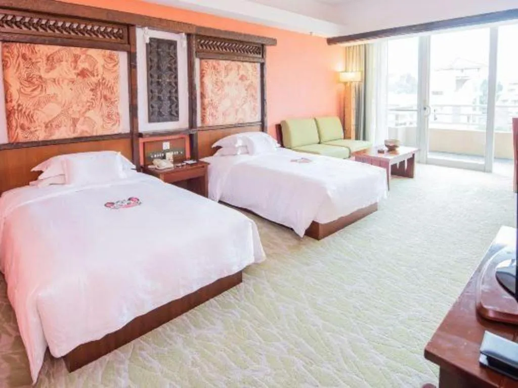 Bed in Chimelong Hotel