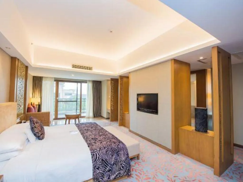 Bed in Chimelong Hotel