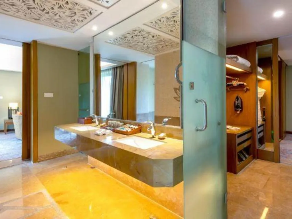 Bed in Chimelong Hotel