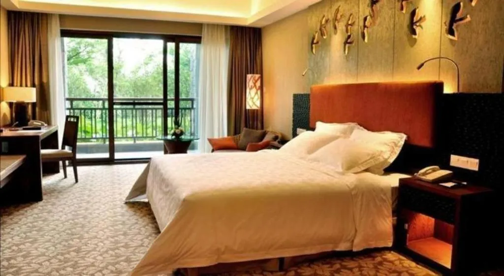 Bed in Chimelong Hotel