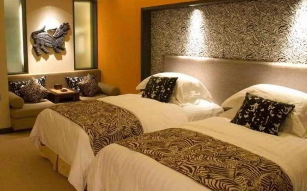 Bed in Chimelong Hotel