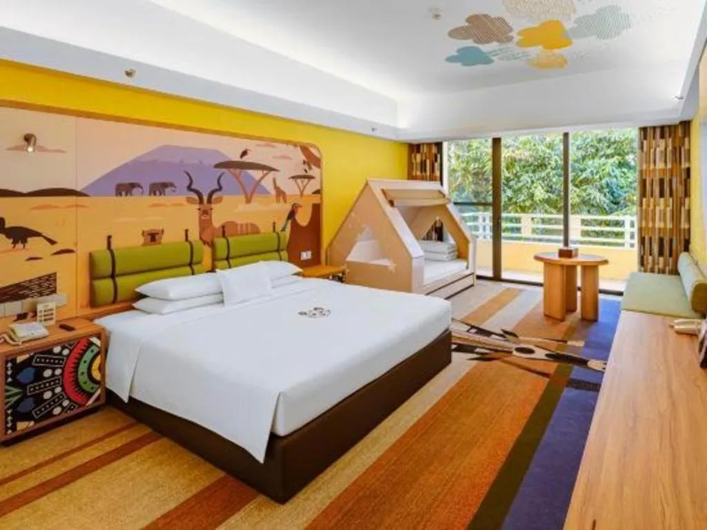 Bed in Chimelong Hotel