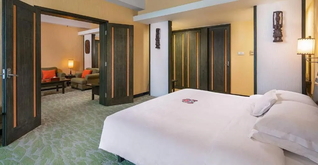 Bed in Chimelong Hotel