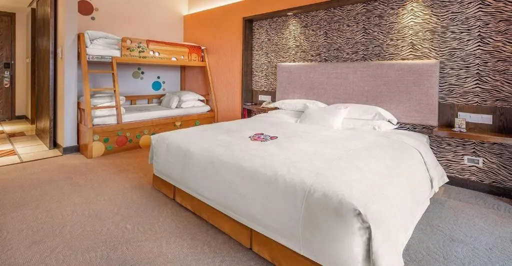 Bed in Chimelong Hotel