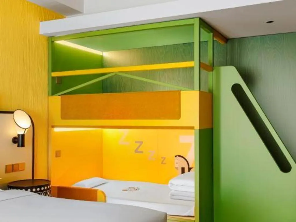 Bed in Chimelong Hotel