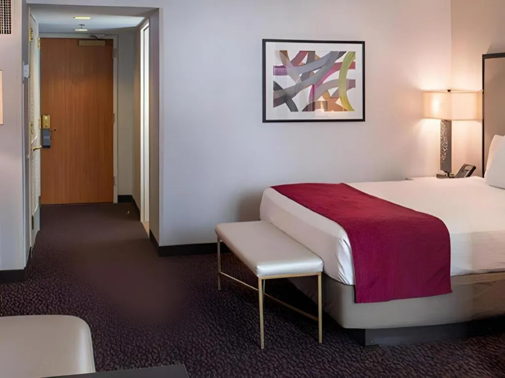 Bed in Suncoast Hotel and Casino