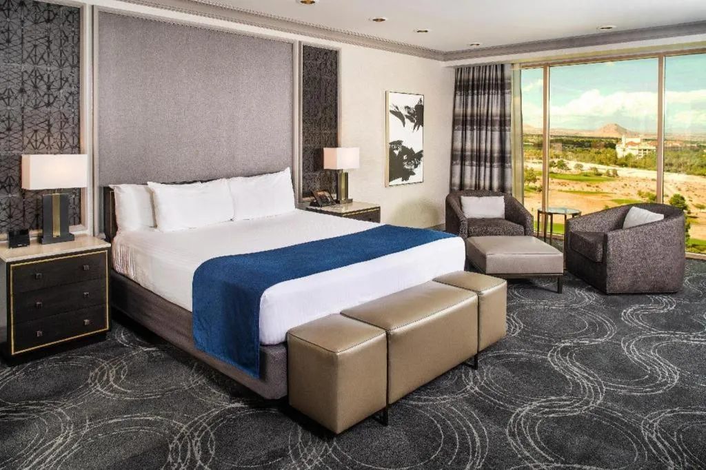 Bed in Suncoast Hotel and Casino