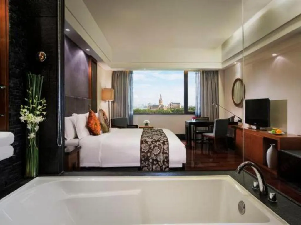 Bed in Worldhotel Grand Dushulake Suzhou