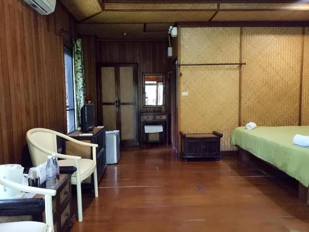 Bed in Indie House @ Maerim