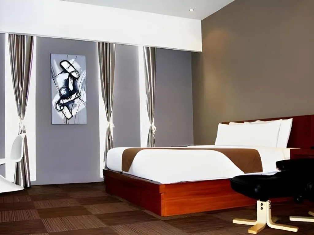 Bed in Plan B Hotel