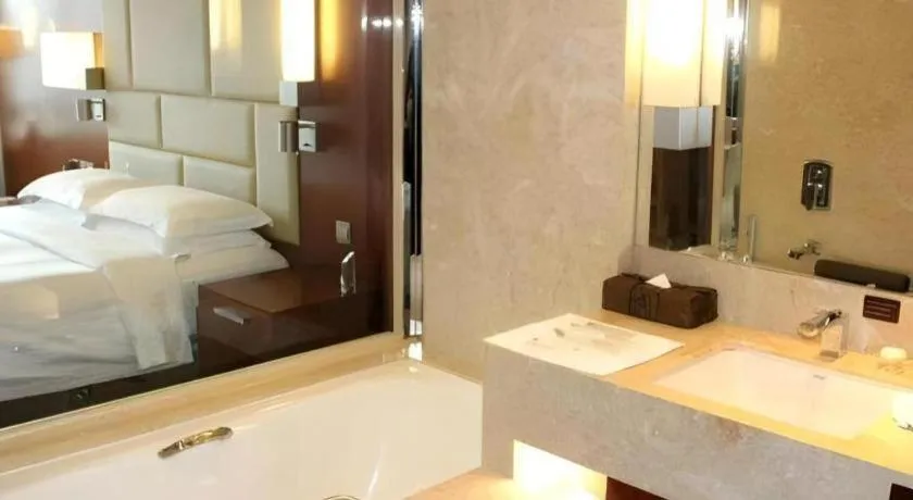 Bed in Kun Tai Glory Hotel Beijing Wangjing