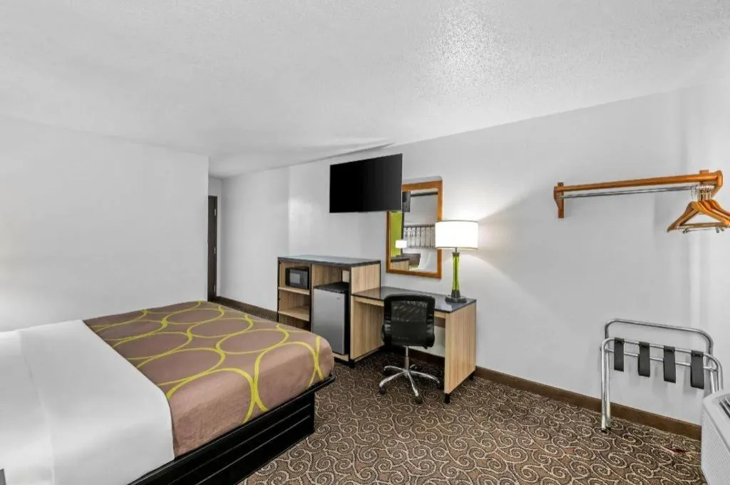 Bed in Super 8 By Wyndham Franklin