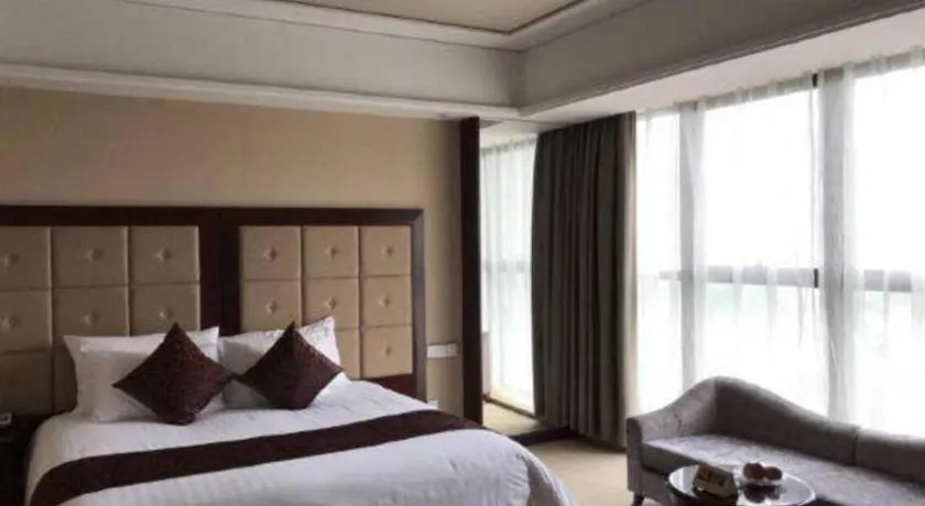 Bed in New Century Grand Hotel Xinxiang