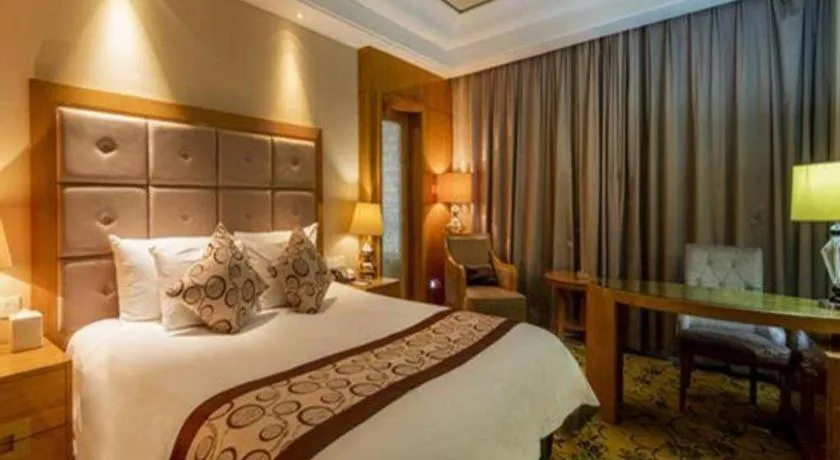 Bed in New Century Grand Hotel Xinxiang