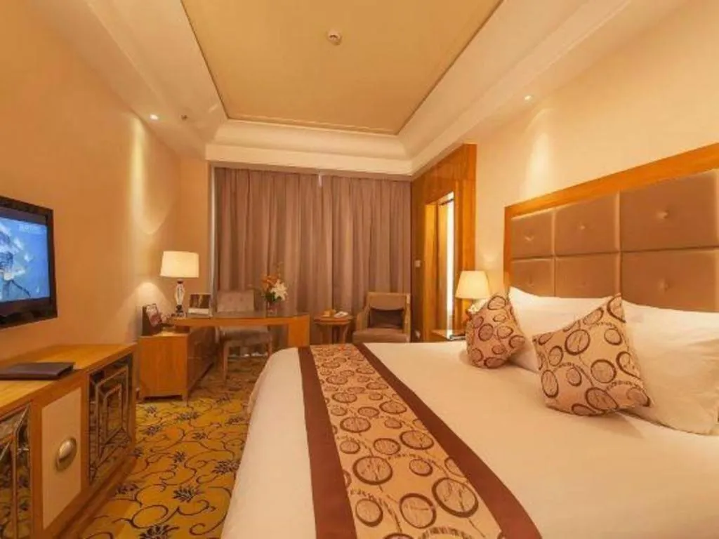 Bed in New Century Grand Hotel Xinxiang