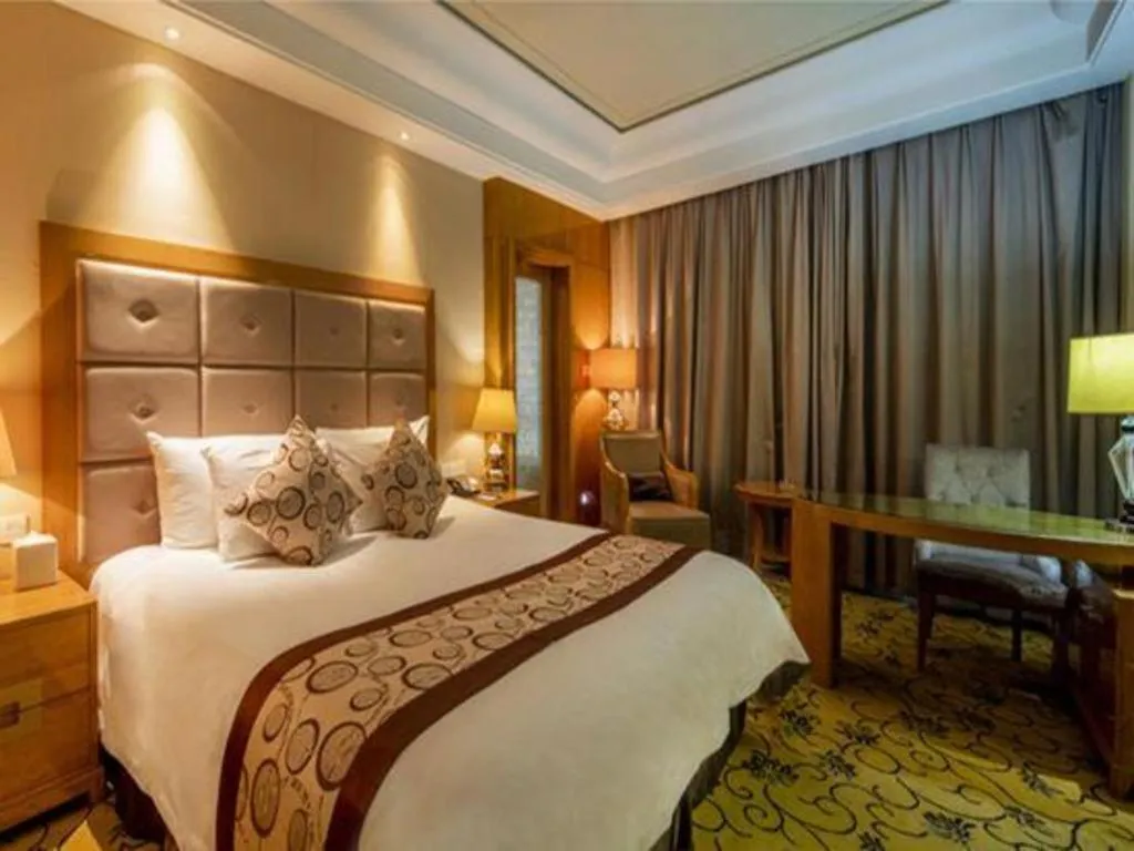 Bed in New Century Grand Hotel Xinxiang