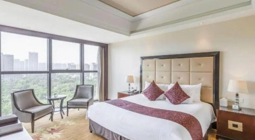 Bed in New Century Grand Hotel Xinxiang