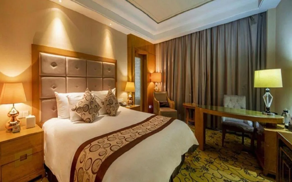Bed in New Century Grand Hotel Xinxiang