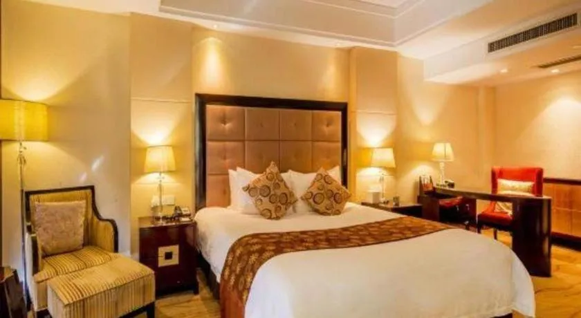 Bed in New Century Grand Hotel Xinxiang