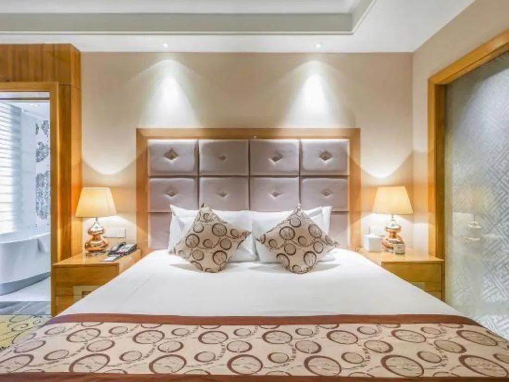 Bed in New Century Grand Hotel Xinxiang