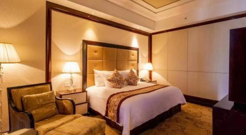 Bed in New Century Grand Hotel Xinxiang