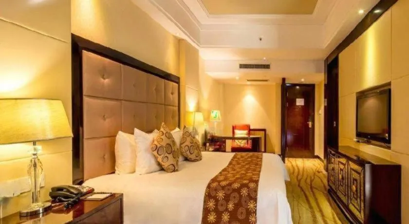 Bed in New Century Grand Hotel Xinxiang