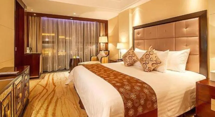 Bed in New Century Grand Hotel Xinxiang