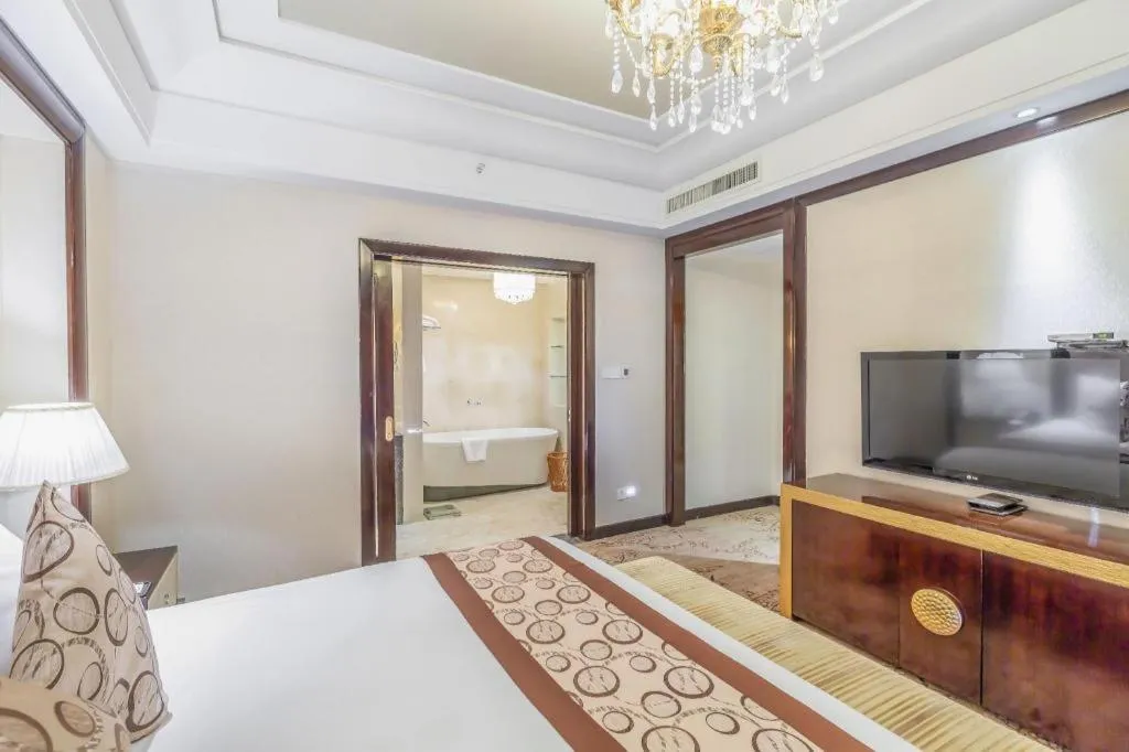 Bed in New Century Grand Hotel Xinxiang