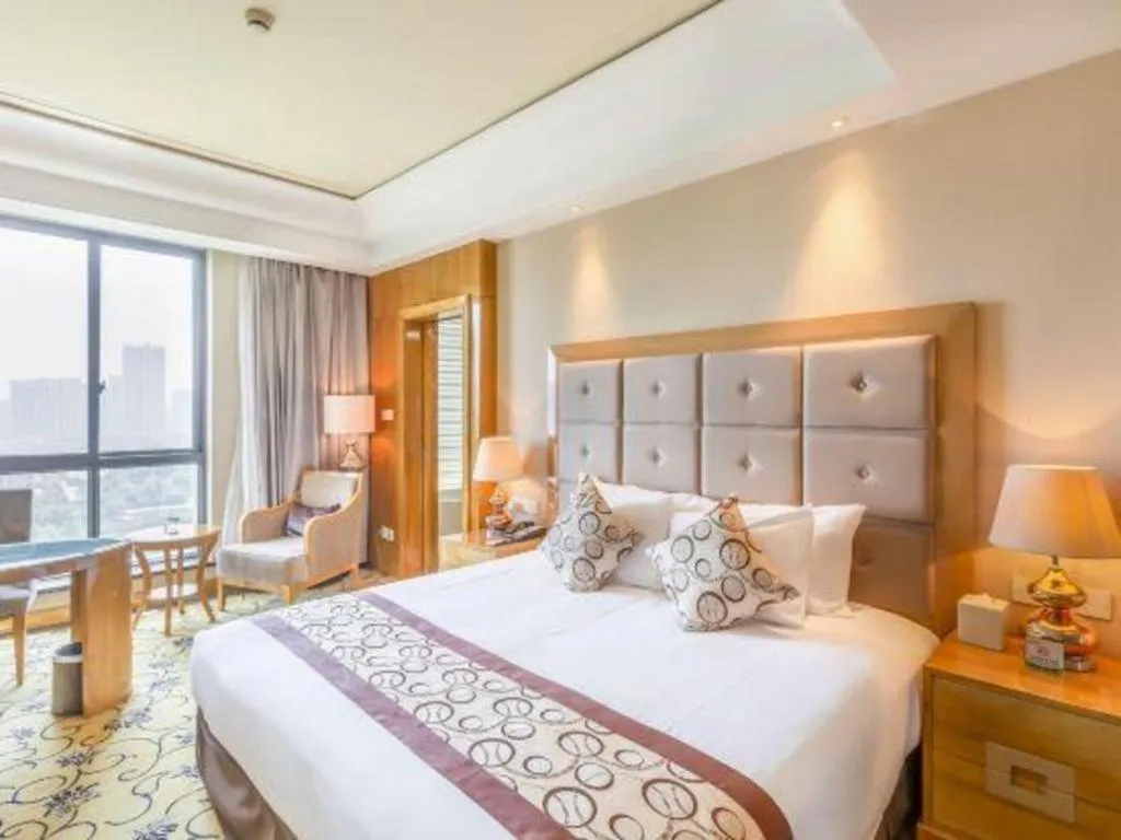 Bed in New Century Grand Hotel Xinxiang