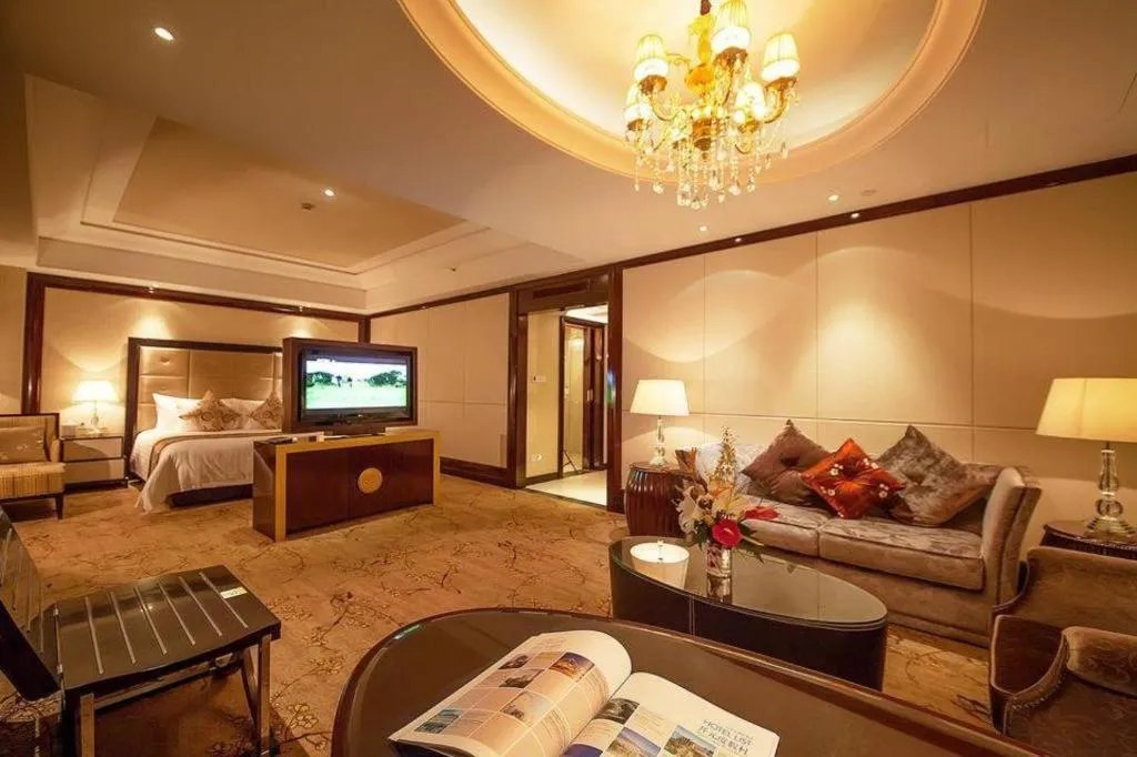 Bed in New Century Grand Hotel Xinxiang