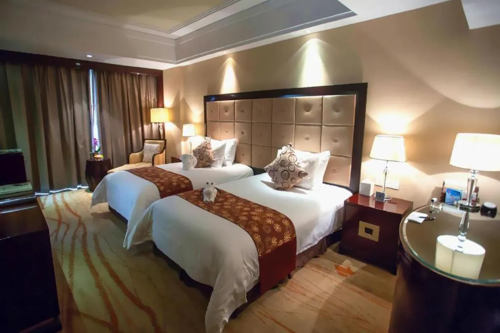 Bed in New Century Grand Hotel Xinxiang
