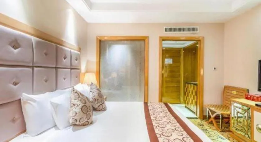 Bed in New Century Grand Hotel Xinxiang