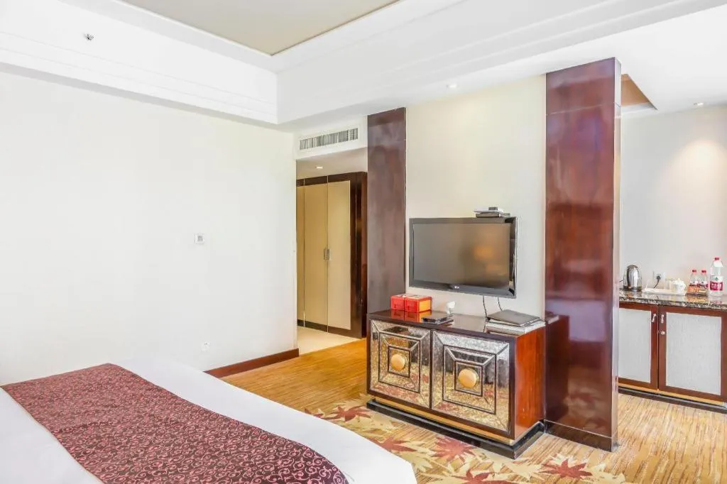 Bed in New Century Grand Hotel Xinxiang