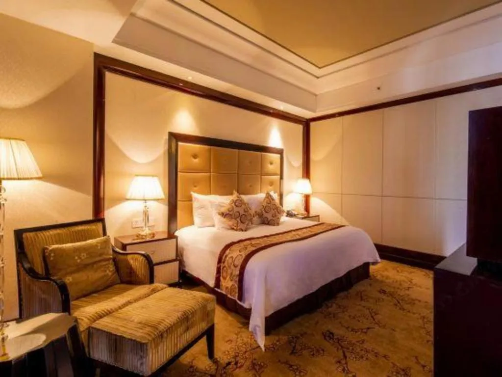 Bed in New Century Grand Hotel Xinxiang